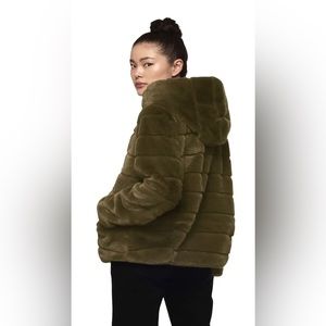 NWT Apparis Goldie coat faux fur green sold out